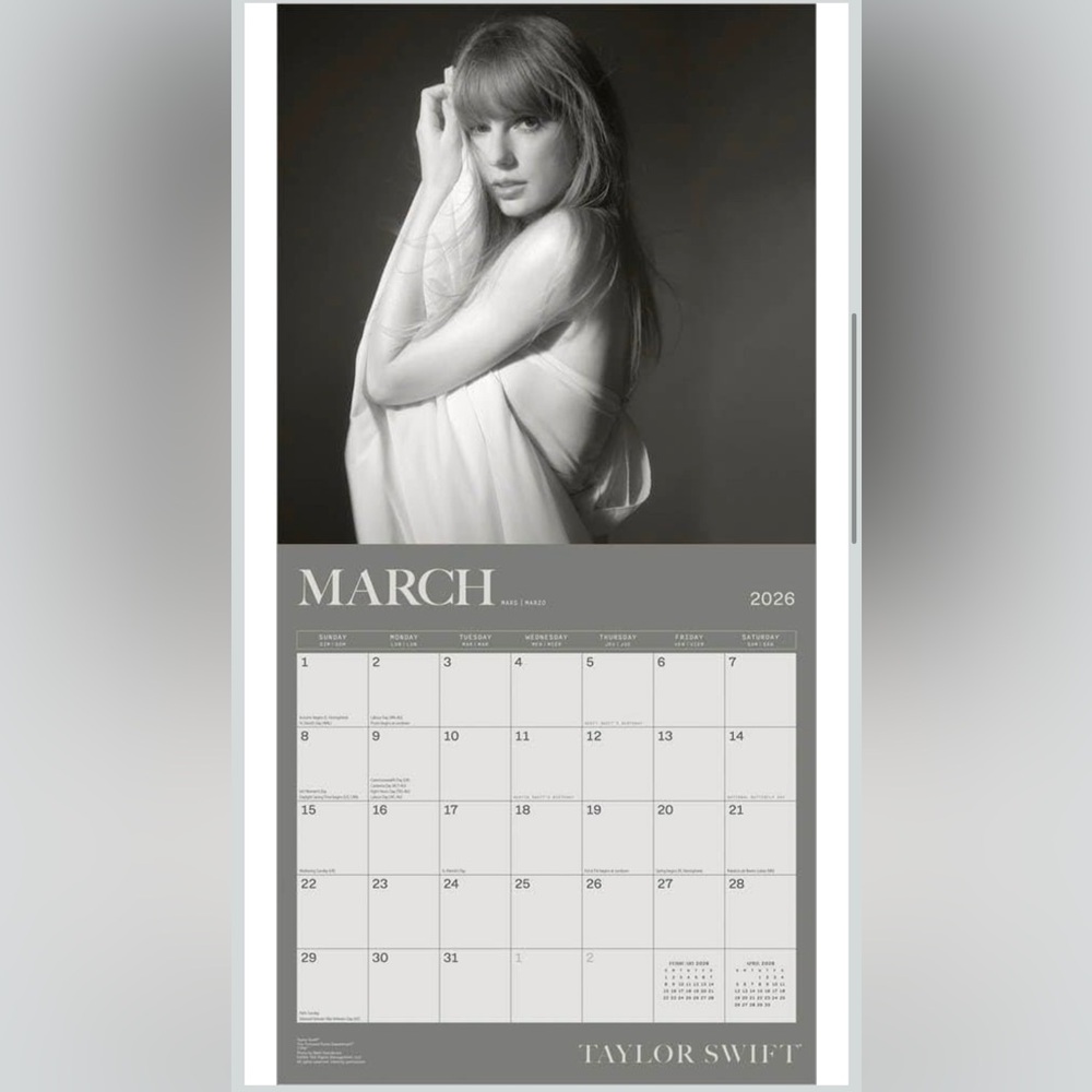 Taylor Swift Official 18 month Calendar with BONUS Photo NWT - Picture 3 of 4